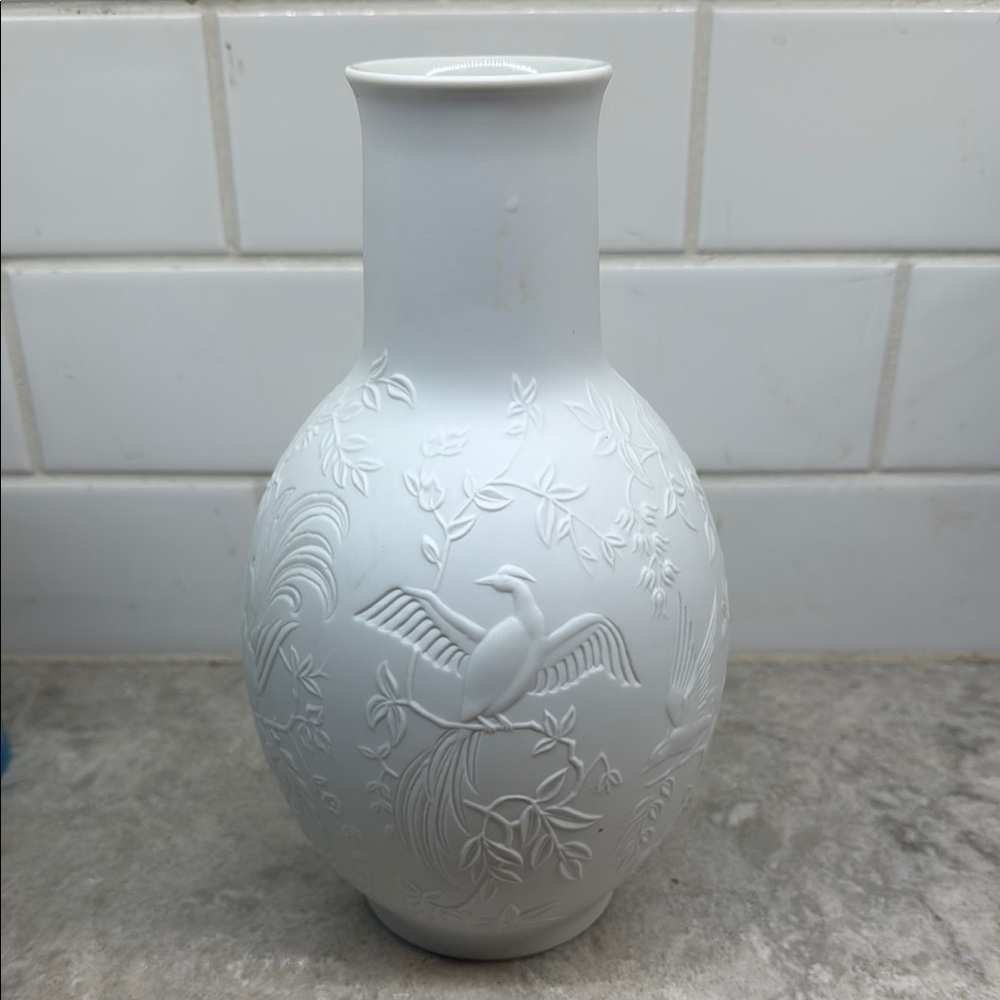 Vintage KAISER 296 Bisque Porcelain Bird of Paradise Embossed Vase W Germany - Picture 5 of 6
